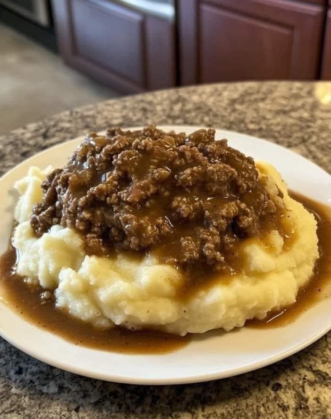 WOULD YOU EAT THIS GROUND BEEF AND GRAVY OVER MASHED POTATOES 🥔🥩 Capture d’écran 2025-05-11 202545